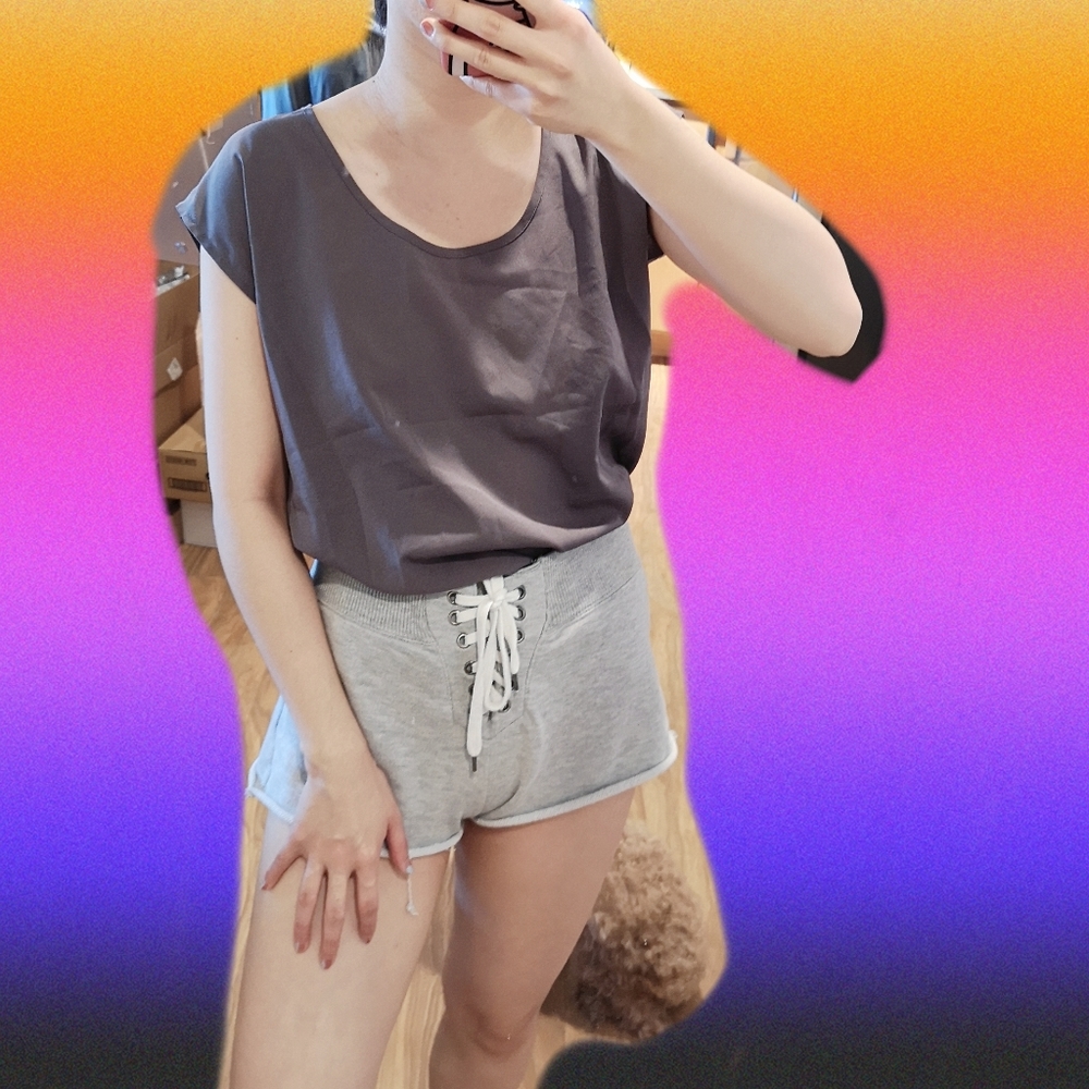 Grey round neck tshirt
